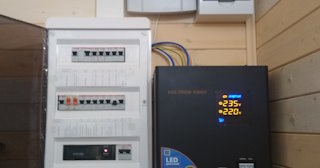 Установка и подключение стабилизаторов напряжения от 562 руб в Ленинске-Кузнецком - ЭлектроЛнн